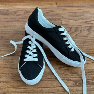 NWOT Witwatia casual canvas sneakers